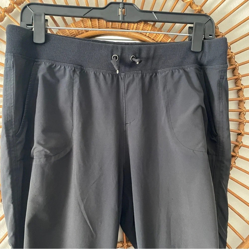Athleta charcoal grey lightweight jogger pants Sz 8